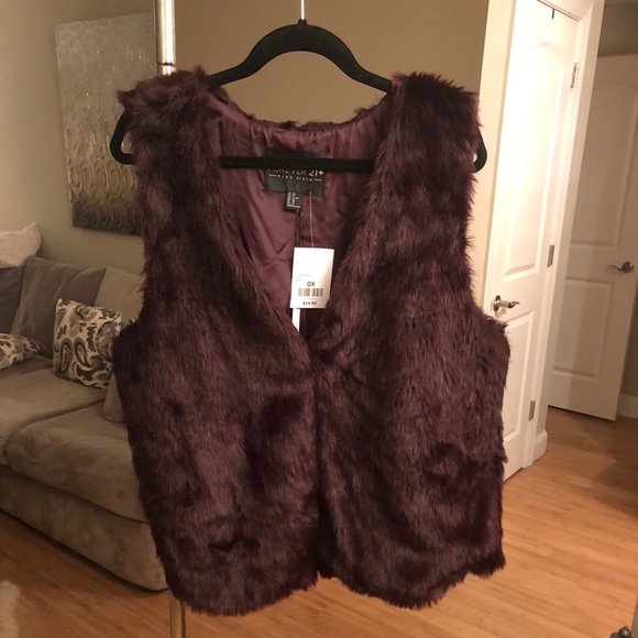 Forever 21 Jackets & Blazers - Burgundy faux fur vest